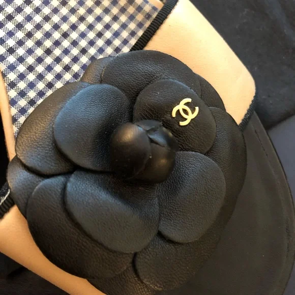 CHANEL Black and Cream Sandals - Picture 2 of 4